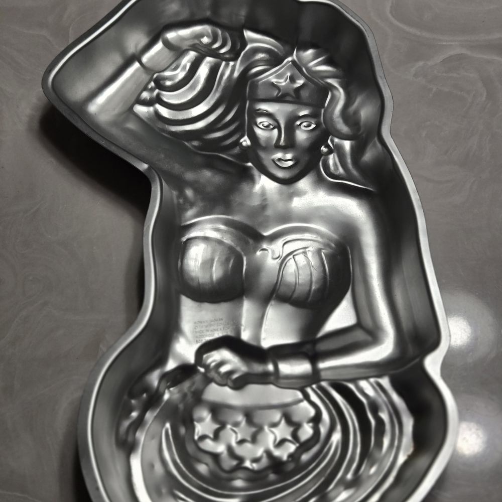 Wonder Woman Cake Pan Wilton Dc Comics #502-7679 Vintage 1978 Retired